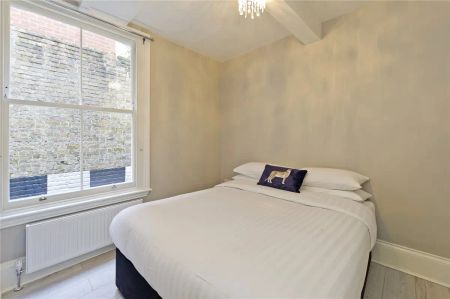 2 bedroom flat in Bayswater - Photo 2