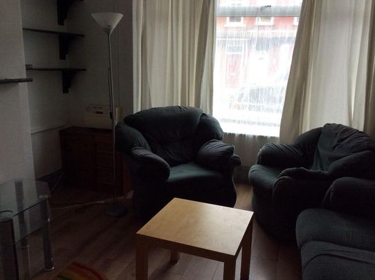 4 bedroom end of terrace house to rent - Photo 1