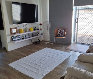 Beautiful House with Three Bedrooms Available - Photo 2