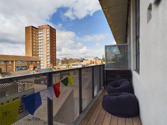 31a Chatham Place, London - Photo 1