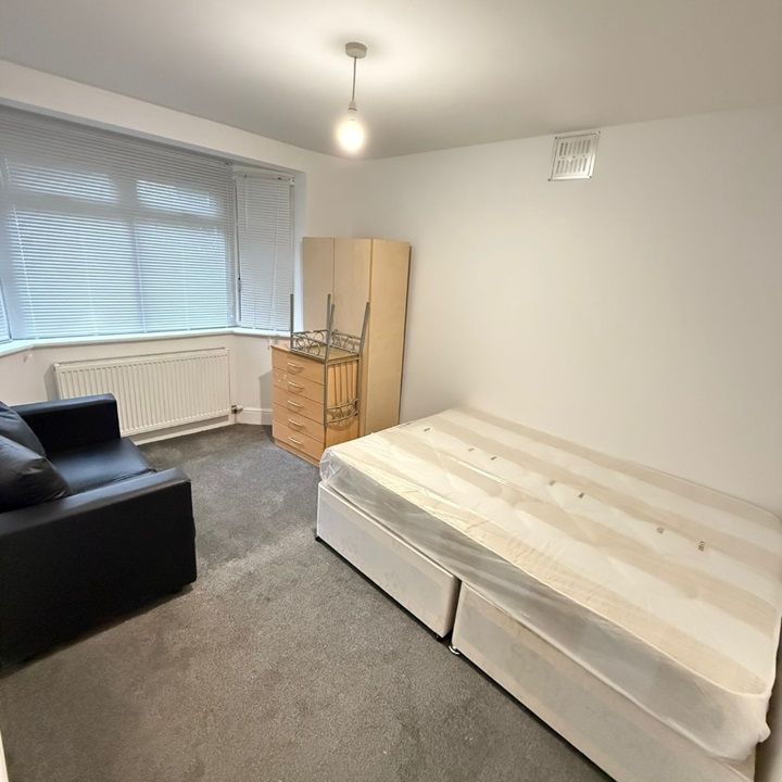 2 Bed Flat, Clyde Road, CR0 - Photo 1