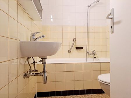 ROCHE 7, 2.5-room apartment two minutes from the center - Photo 2