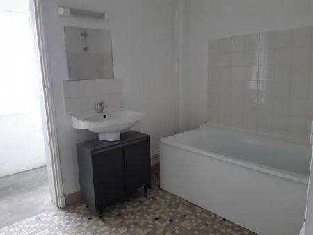 TYPE 2 18 RUE EUGENE SUE - Photo 4