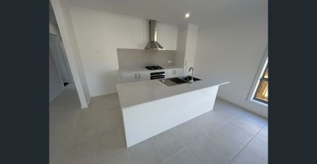 HOME IN POPULAR ESTATE - Photo 5