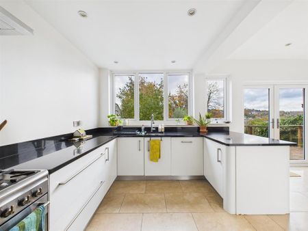 4 bedroom semi-detached house to rent - Photo 4