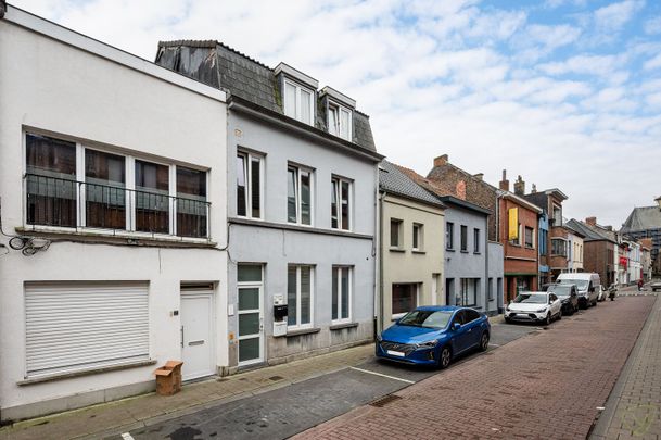 Ideale starterswoning: Centraal gelegen appartement nabij de Markt van Eeklo! - Foto 1