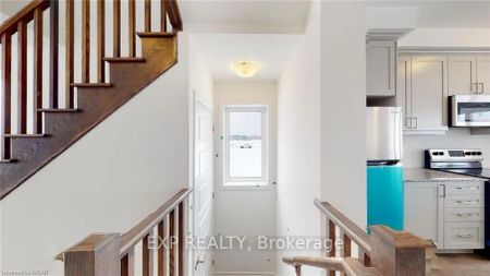 Condo Townhouse For Lease | X8411416 - Photo 2