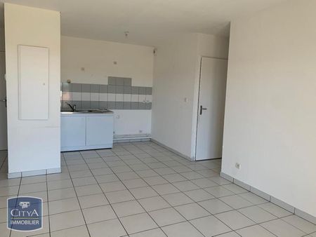 Location Appartement 2 pièces 43m² ISSOIRE 63500 - Photo 2