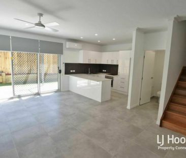 STUNNING TOWNHOUSE. OUTSTANDING LOCATION - Photo 6