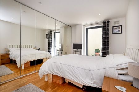 2 Bed Flat, Kings Avenue, SW4 - Photo 3