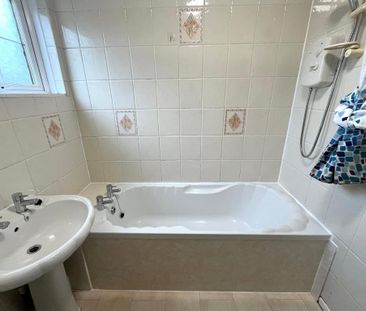 3 bedroom semi-detached house to rent - Photo 6