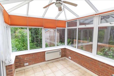 3 bedroom semi-detached house to rent - Photo 2