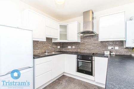 2 bed Flat for Rent - Photo 2