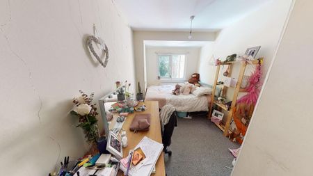 4 bedroom semi-detached house to rent - Photo 5