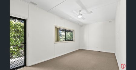 Charming 3-Bedroom Home with Spacious Backyard - Photo 5