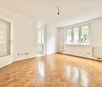 TERRASSENTRAUM | HOFSEITIG | HELLE 2 ZIMMER | TOPLAGE NÄHE KLINIK LANDSTRASSE - Photo 1
