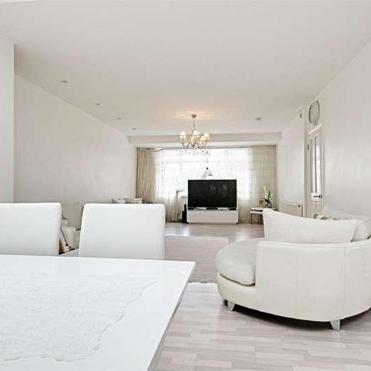 Cedar Avenue, Enfield, Middlesex, EN3 - Photo 1