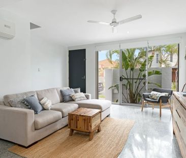 34 South Bay Drive, Varsity Lakes QLD 4227 - House For Rent | Domain - Photo 2