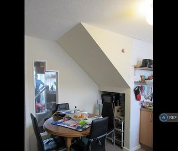 2 bedroom maisonette to rent - Photo 2