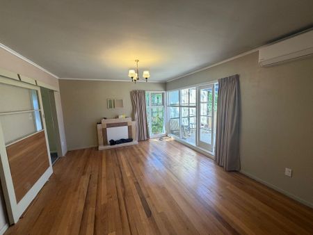 Howe Street Gem&excl; - Photo 4