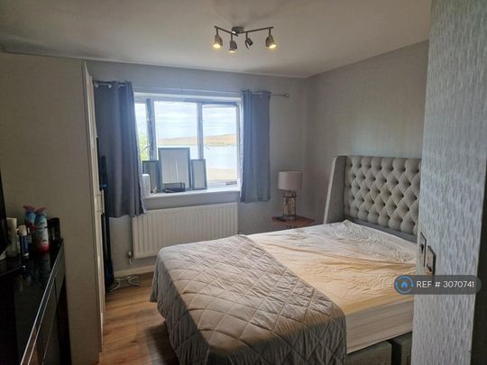 1 bedroom in a flat share to rent - Photo 1