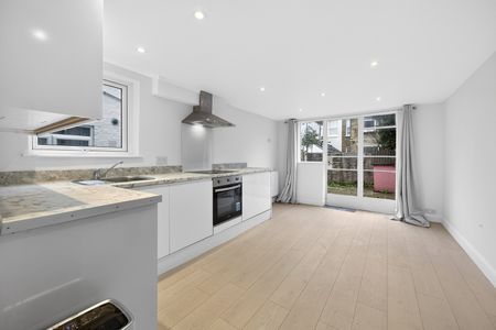 Dorchester Grove, London, W4 2LD - Photo 3