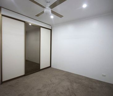 Stunning Renovated 2 Bedroom unit in quiet location - Photo 2