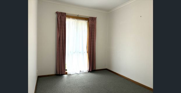 Charming 3-Bedroom Home with Private Alfresco & Modern Comforts - Photo 1