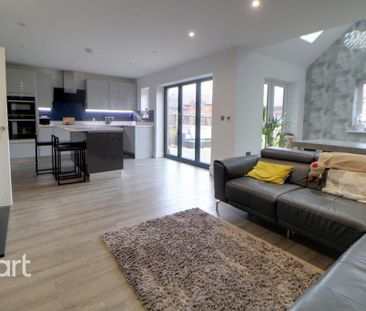 4 bedroom detached house to rent - Photo 2