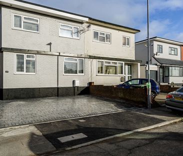 Beautiful new shared house in walking distance to QA Hospital Room 5 - Photo 1