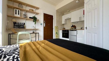 1 bedroom in a house share to rent - Photo 4