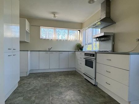 Quiet Rural Living with country view - Photo 5