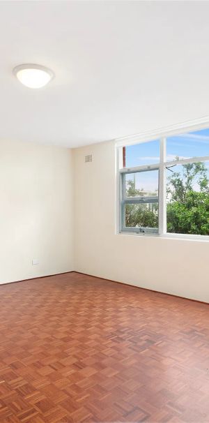Beachside Apartment Near Narrabeen Lake - Photo 1
