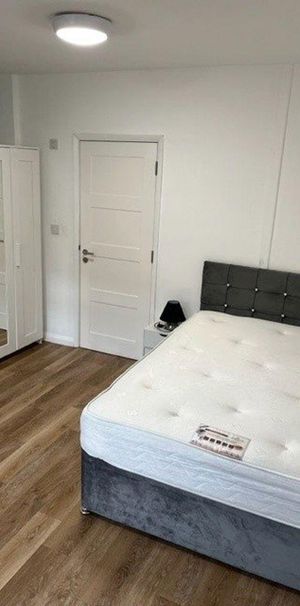 1 bedroom in a house share to rent - Photo 1