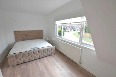 4 bedroom semi-detached house to rent - Photo 4