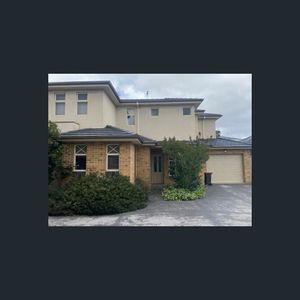 NEAT 2 BEDROOM TOWNHOUSE - Photo 2