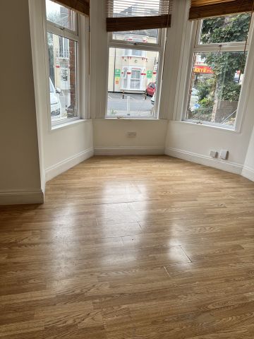 1 Bed Flat, York Road, IG1 - Photo 3