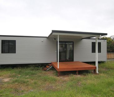 One Bedroom, Perfect for Singles. - Photo 5
