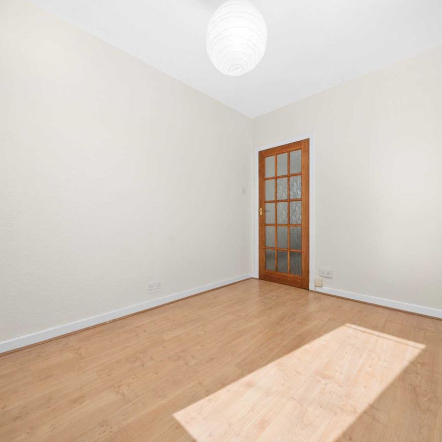 Price £1,290 pcm - Available Now - Unfurnished - Photo 1