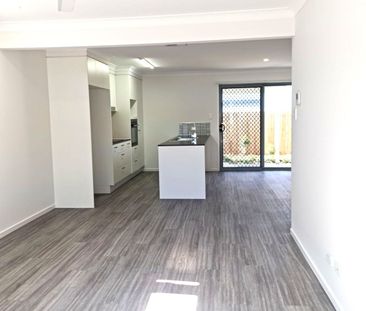 3 BEDROOM 2 BATHROOM TOWNHOUSE WITH DUCTED AIR - Photo 5