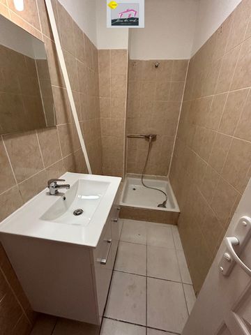 Location Appartement 3 pièces 61m² LEZIGNAN CORBIERES 11200 - Photo 4