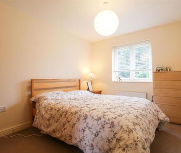 2 bedroom end of terrace house to rent - Photo 3