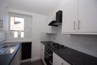 3 bedroom flat to rent - Photo 2