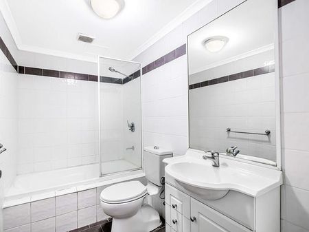 Three Bedroom Town House In Private Complex - Photo 4