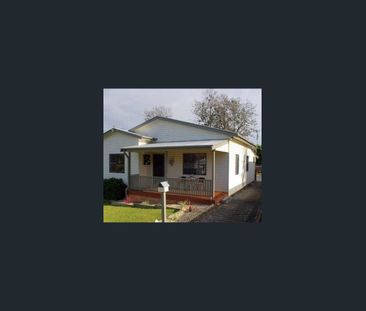 Modern Comfort Meets Cosy Living - Photo 3