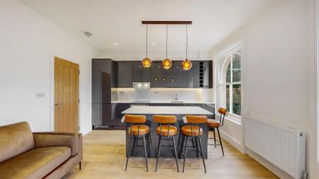 3 bedroom flat to rent - Photo 5