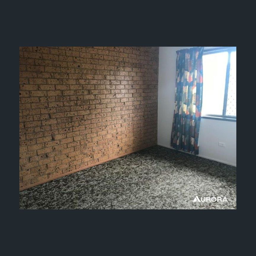 2 BEDROOM TOWNHOUSE IN CONVENIENT LOCATION! - Photo 1