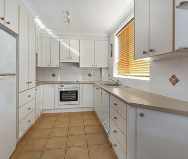 WATERFRONT FURNISHED APARTMENT - Photo 5