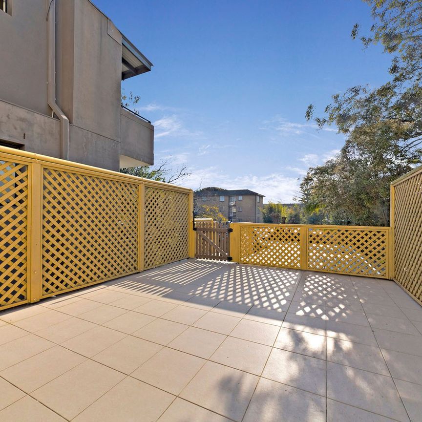 Ground Floor Apartment with Large Terrace - Photo 1