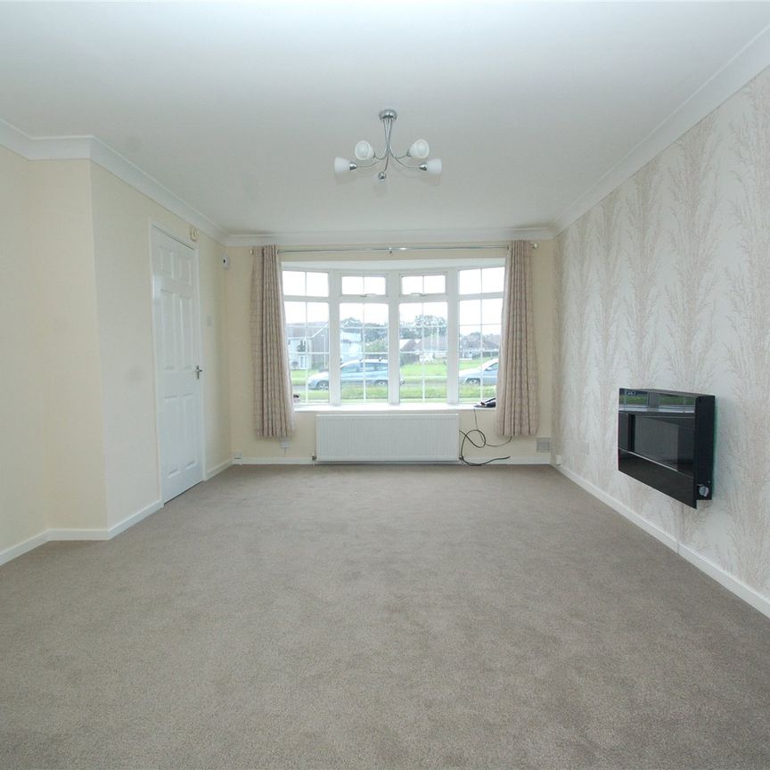 3 bed terraced house to rent in Eastway, Eastfield, YO11 - Photo 1